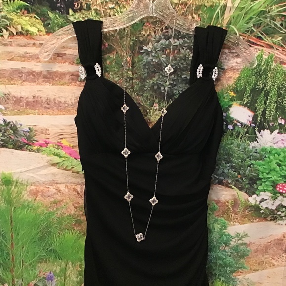 Jewelry - Clover swavorski crystal & enamel pearl necklace